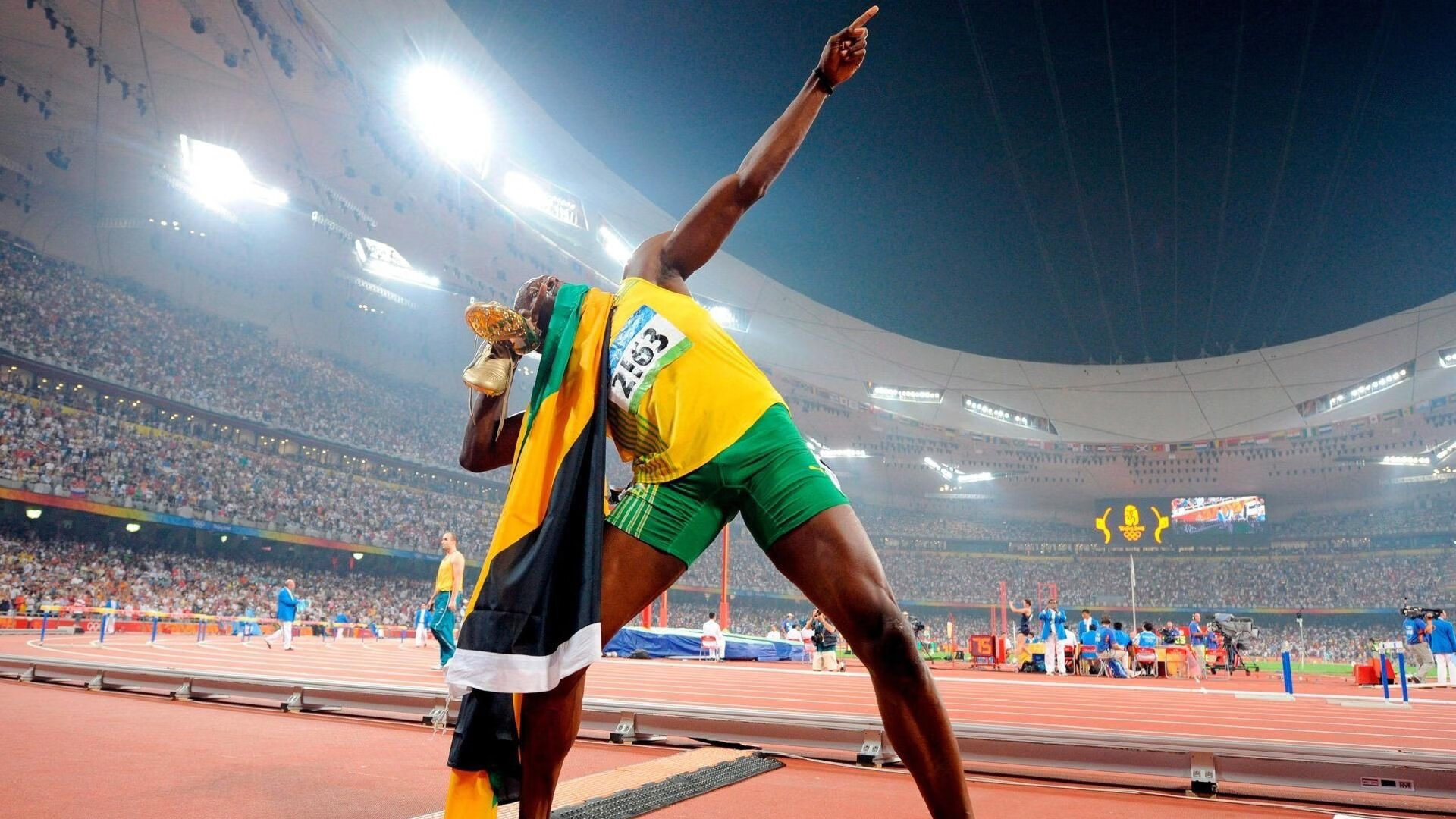 德国骑手多米安·米歇尔斯在2024年巴黎奥运会盛装舞步比赛中获得第六名，展现坚韧精神。